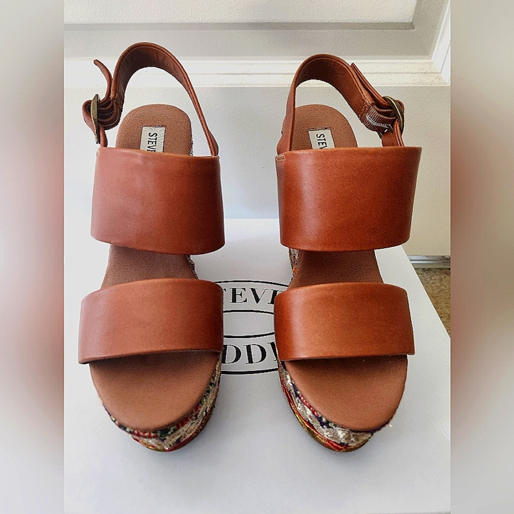 Cognac platform Sandals by Steve Madden. Size 6.5